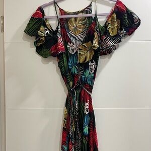 Cod shoulder dress it’s a summer dress size M Only use it ones